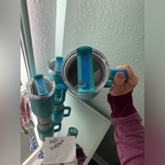 Aquamarine 40oz Stanley Tumbler - Picture 4 of 4